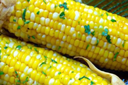 Zesty Steamed Corn with Lime: A Refreshing Summer Treat