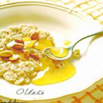 Sweet & Quick: Microwave Oatmeal with Honey Delight