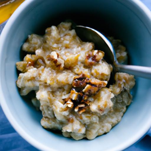 Sweet & Quick: Microwave Oatmeal with Honey Delight