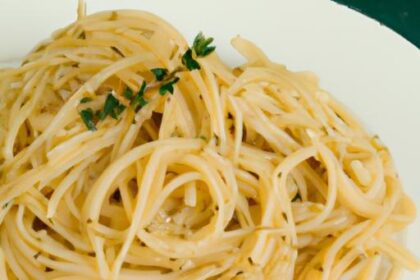 Wholesome Twists: Whole Wheat Spaghetti with Garlic & Olive Oil