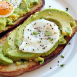 Egg-Topped Avocado Toast: A Nutritious Twist on Breakfast