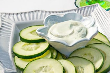 Cool & Creamy: Cucumber Slices with Greek Yogurt Dip Delight